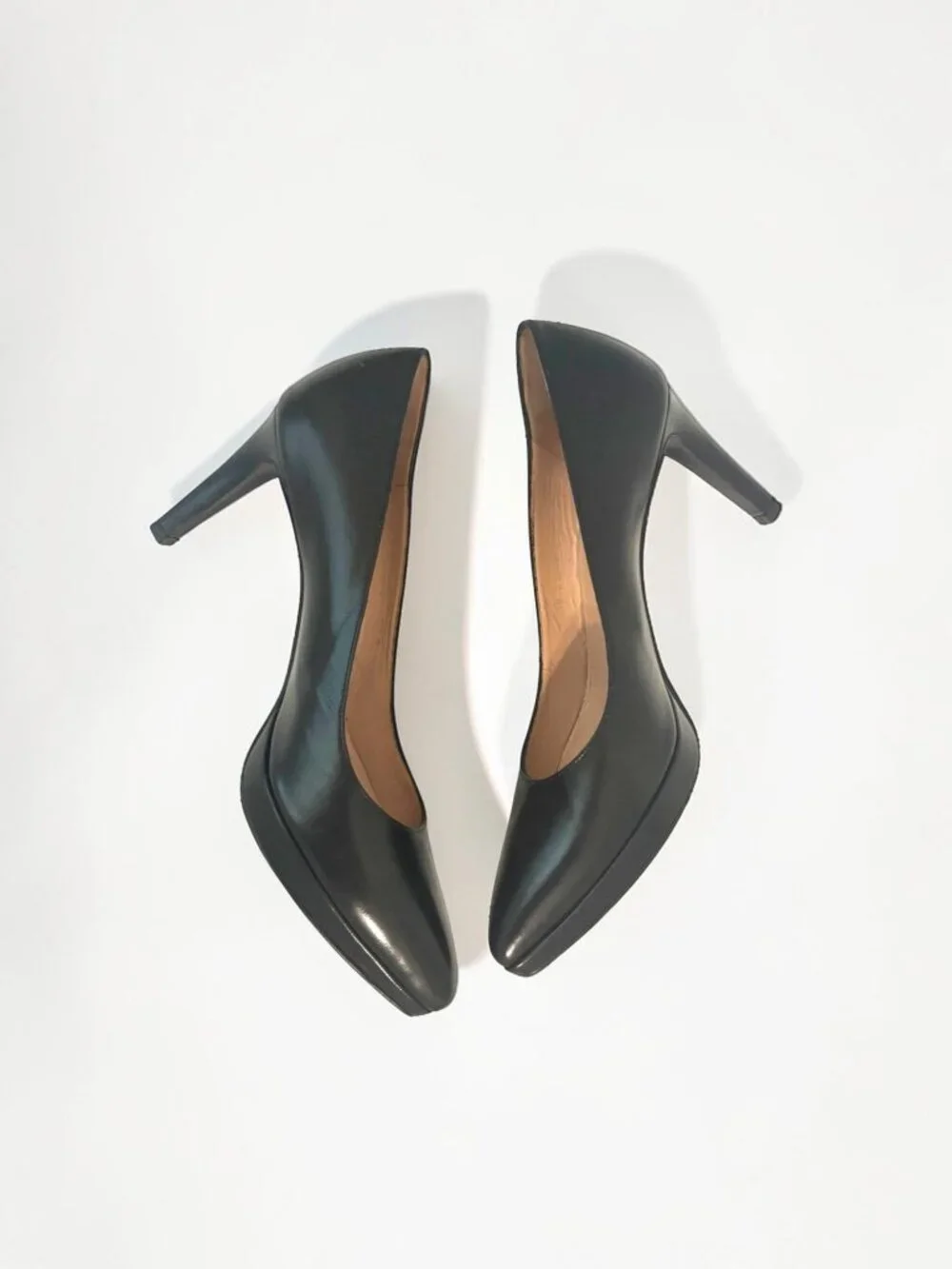 Stuart Weitzman Black Leather Pointed-Toe Pumps Size 9